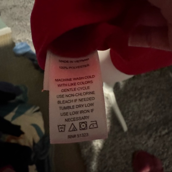 CeCe Charm Tie Neck Peplum with flouncy sleeve. Size large
Luminous Red - Picture 6 of 6